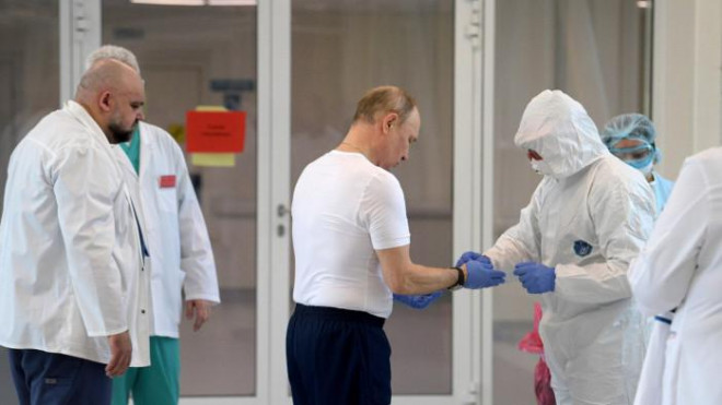 Nga: Vaccine xịt mũi tác dụng phụ cực thấp, Tổng thống Putin sẵn sàng thử - 1