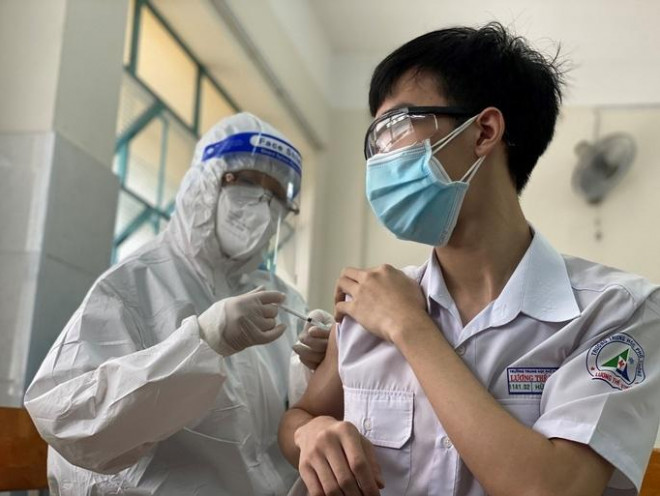 Hà Nội tiêm vắc-xin COVID-19 cho trẻ 15 - 17 tuổi từ ngày mai - 1