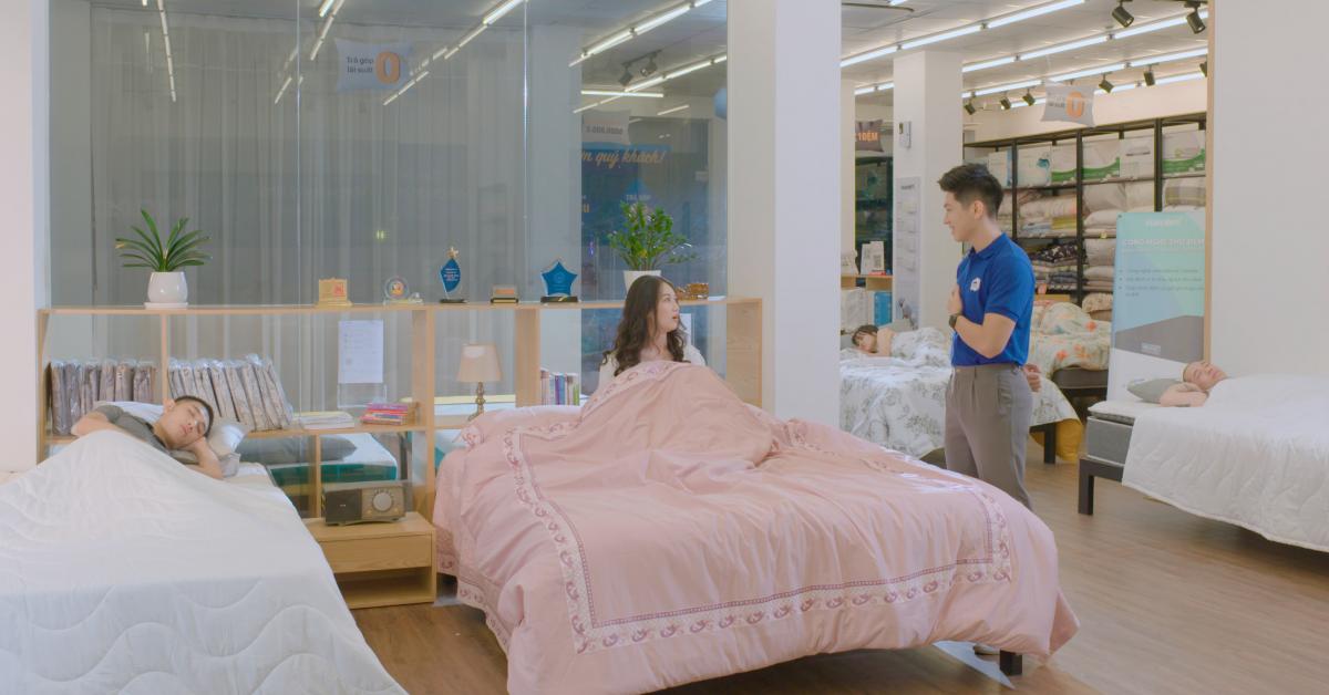 Bất ngờ đằng sau những đoạn clip quảng cáo nệm hài hước ...