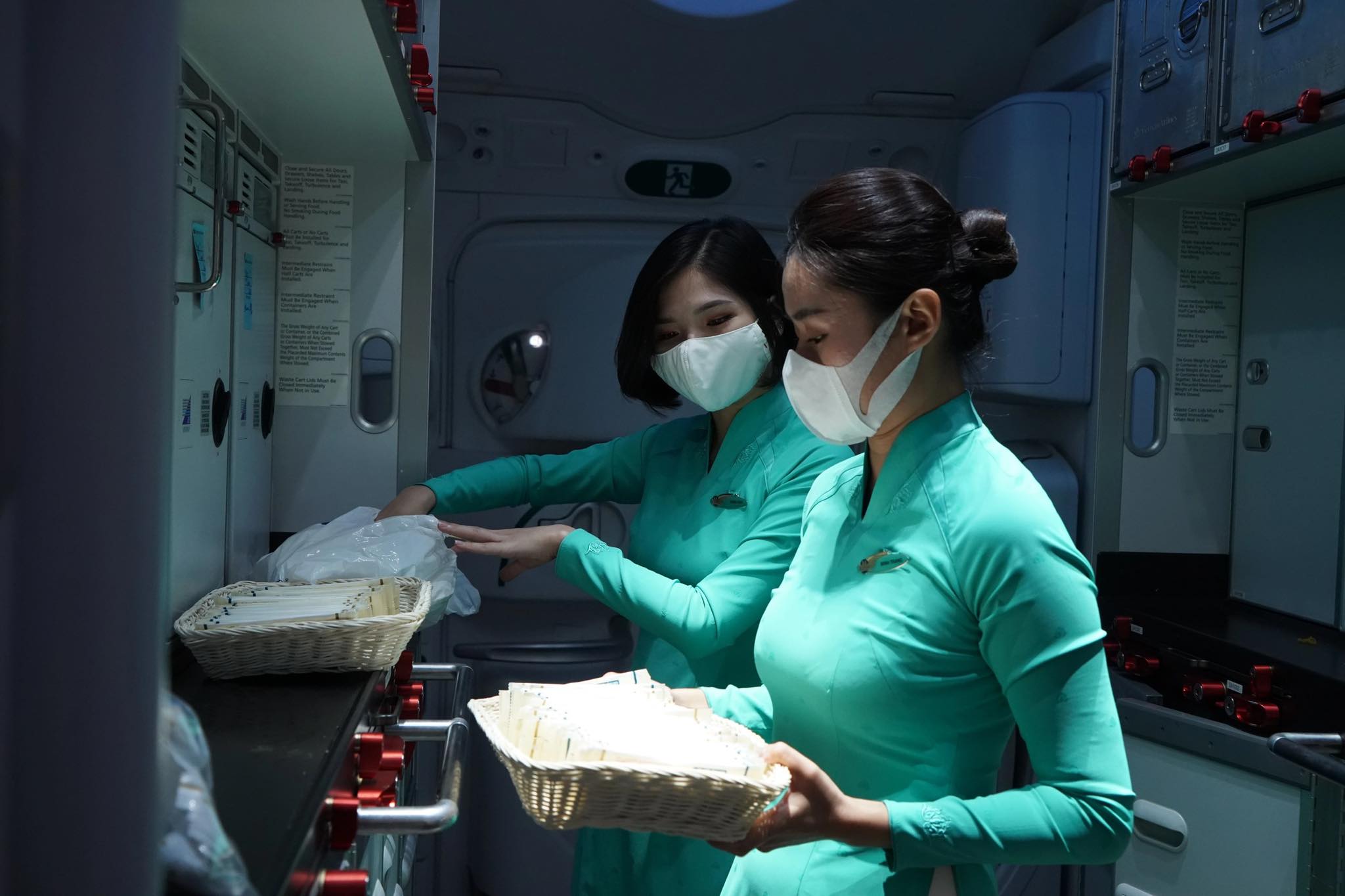 Khó khăn khi “cất cánh”, Vietnam Airlines lấn sân bán hàng online - 4