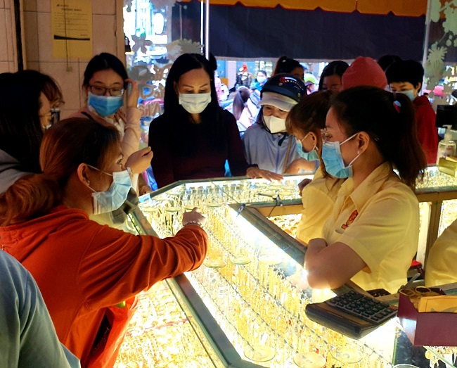 Thị trường biến động, tuần này vàng có tăng giá trở lại? - 1