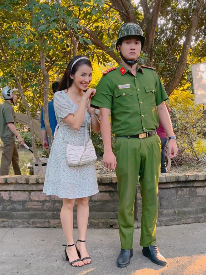 Vẻ gợi cảm của người đẹp quê Bắc Ninh đóng phim &#34;Phố trong làng&#34; - 1