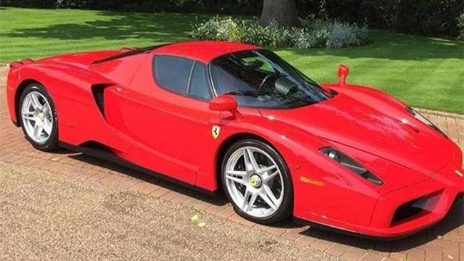 John Terry yêu thích nhất là chiếc Ferrari Enzo chỉ có 400 chiếc trên thế giới, trị giá 2,7 triệu USD
