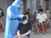 Họp khẩn trong đêm khi xuất hiện ổ dịch Covid-19 liên quan đến nhiều học sinh, giáo viên