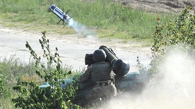 Quân đội Ukraine lần đầu dùng tên lửa Mỹ tấn công phe ly khai: Nga cảnh báo rắn  - 1