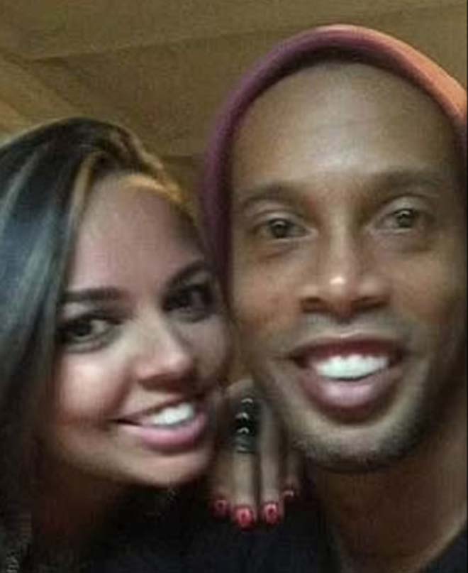 Ronaldinho dính bê bối “tình phí” với bạn gái cũ, nguy cơ bị bỏ tù lần 2 - 1