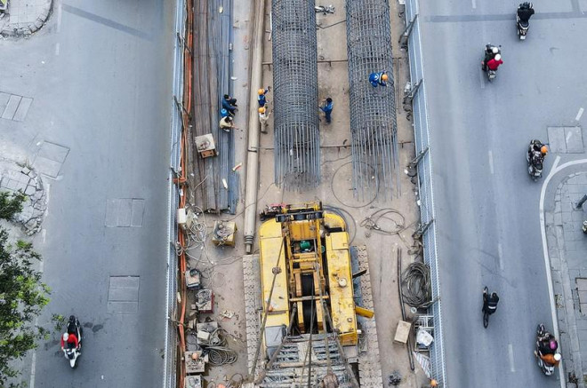 Hà Nội: Cận cảnh cầu vượt chữ C gần 150 tỉ đồng đang xây dựng - 2