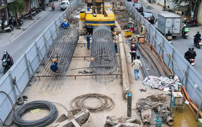 Hà Nội: Cận cảnh cầu vượt chữ C gần 150 tỉ đồng đang xây dựng - 3