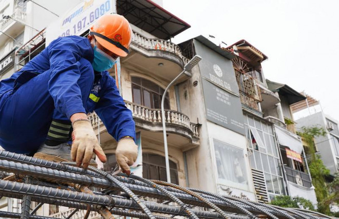 Hà Nội: Cận cảnh cầu vượt chữ C gần 150 tỉ đồng đang xây dựng - 5