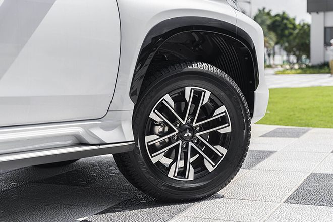 Giá xe Mitsubishi Pajero Sport tháng 11/2021, hỗ trợ 50% lệ phí trước bạ - 7