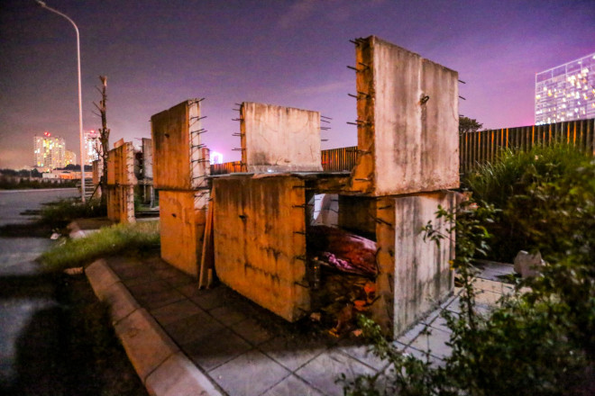 CLIP: Lao động mất việc làm, trú ngụ trong ống cống dưới trời giá rét đầu đông - 3