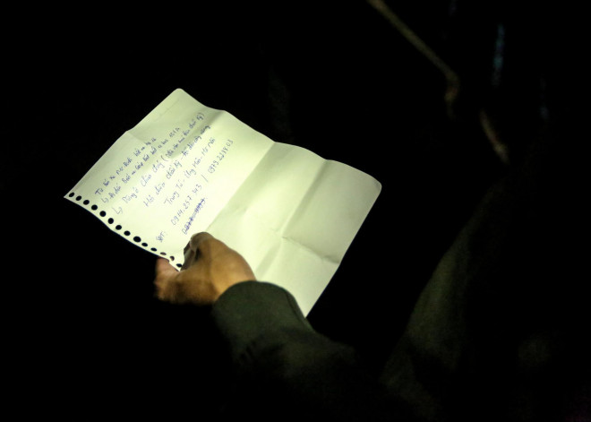 CLIP: Lao động mất việc làm, trú ngụ trong ống cống dưới trời giá rét đầu đông - 6