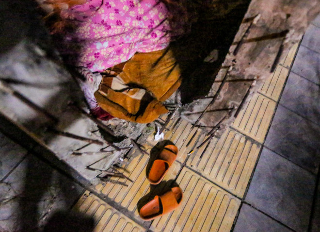 CLIP: Lao động mất việc làm, trú ngụ trong ống cống dưới trời giá rét đầu đông - 8