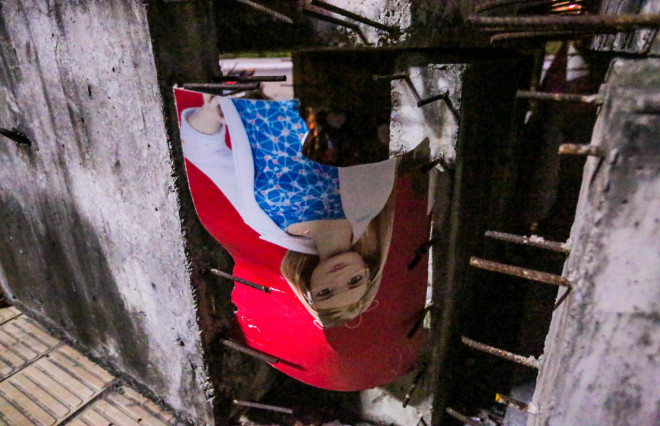 CLIP: Lao động mất việc làm, trú ngụ trong ống cống dưới trời giá rét đầu đông - 9