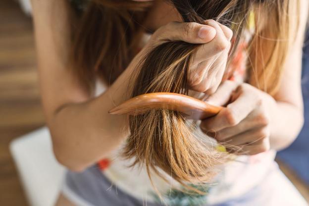 Để có mái tóc khỏe, cần tránh những sai lầm này - 3