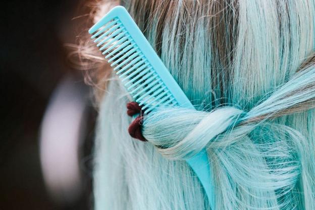 Để có mái tóc khỏe, cần tránh những sai lầm này - 1