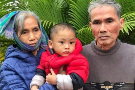 Cậu bé mất cha mẹ vụ cháy dãy nhà trọ của ông Hiệp "khùng" giờ ra sao?