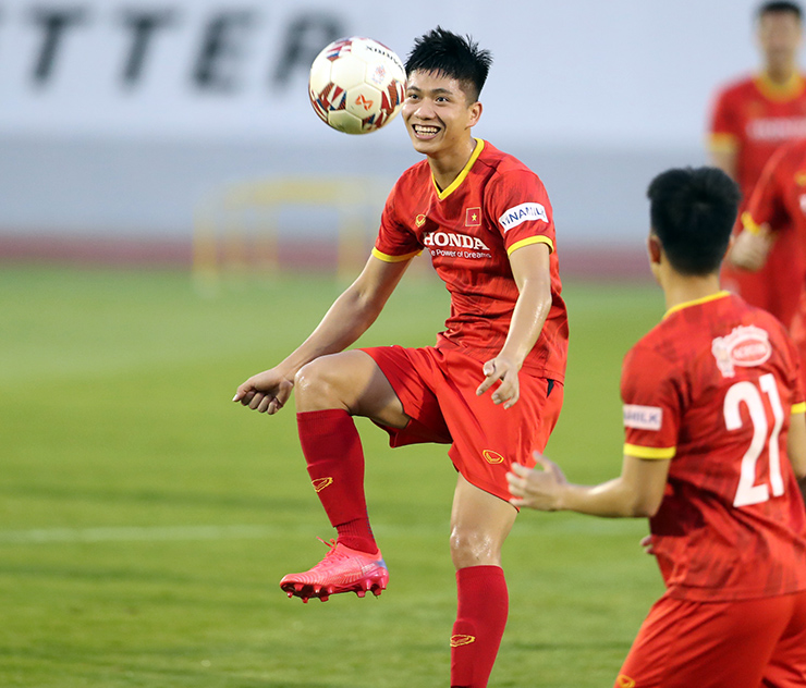 Phan Văn Đức tỏa sáng khi ĐT Việt Nam chia quân đá tập trước AFF Cup - 1