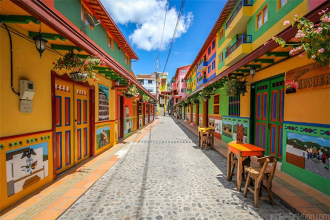 Thị trấn “thần tiên” nhiều màu sắc sặc sỡ nhất thế giới - 3