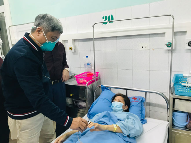 Lấy mẫu lô vắc-xin có 4 người tử vong sau tiêm ở Thanh Hóa để kiểm định - 1