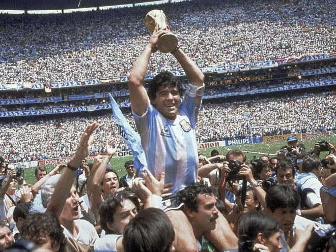 Diego Maradona: Thiên tài đã ra đi, biểu tượng còn mãi - 1