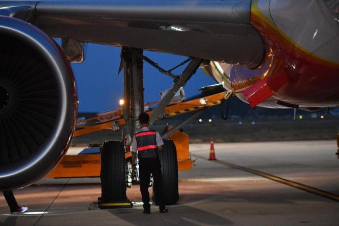 Hai máy bay va chạm ở Nội Bài: Cục Hàng không làm việc với tổ lái - 1
