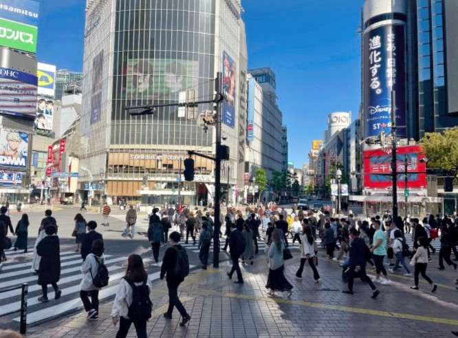 Nhật Bản cấm người nước ngoài nhập cảnh vì Omicron - 1