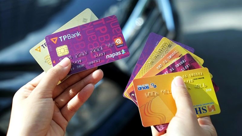 Từ 31/12, sử dụng thẻ chip thay cho thẻ ATM từ: Thủ tục và chi phí đổi thẻ như thế nào? - 1