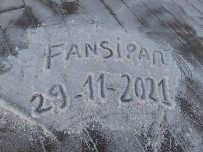 Đỉnh Fansipan xuống dưới 0 độ C, sương muối phủ trắng xóa - 1