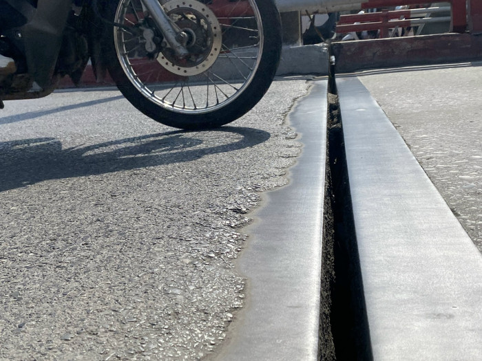 Cầu Chương Dương xuống cấp, “cõng” lượng xe gấp 8 lần thiết kế - 2