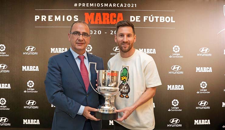 Messi 1 ngày ăn 3 giải thưởng lớn: Đỉnh cao Quả bóng vàng, bội thực danh hiệu - 1