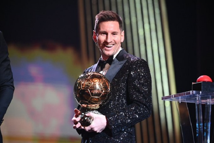 Messi đoạt Quả bóng vàng thứ 7 vẫn khiêm tốn, &#34;bại tướng&#34; Lewandowski nói gì? - 1