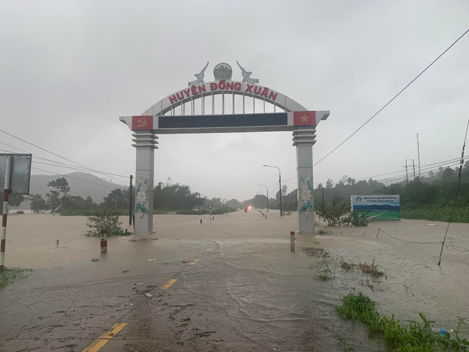 Mưa lớn, các thủy điện đồng loạt xả lũ - 3