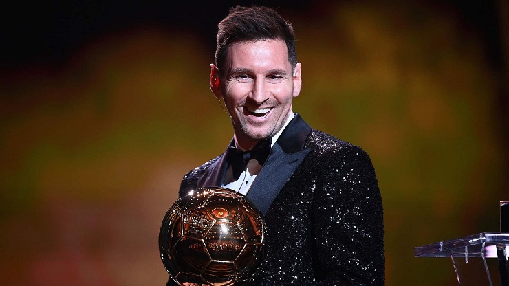 Messi đón tin xấu khiến PSG lo sốt vó, hành động gây sốt với vợ xinh ở lễ trao QBV - 1