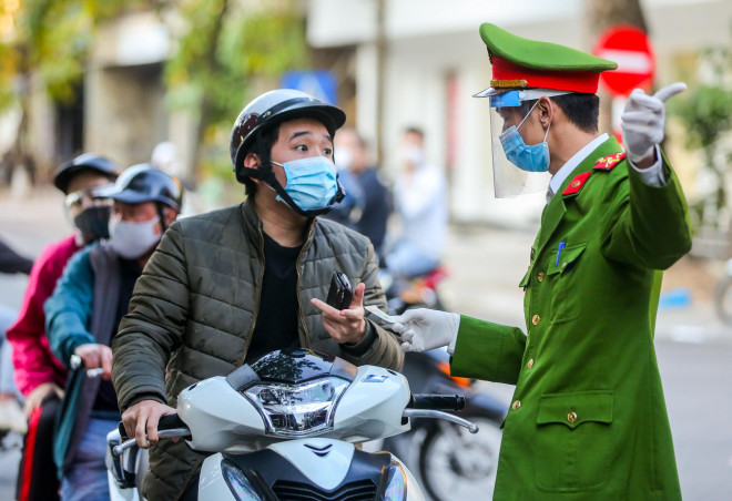 CLIP: Phong toả một cụm dân cư phường Phố Huế do liên quan đến 60 ca F0 - 4