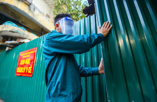 CLIP: Phong toả một cụm dân cư phường Phố Huế do liên quan đến 60 ca F0 - 5