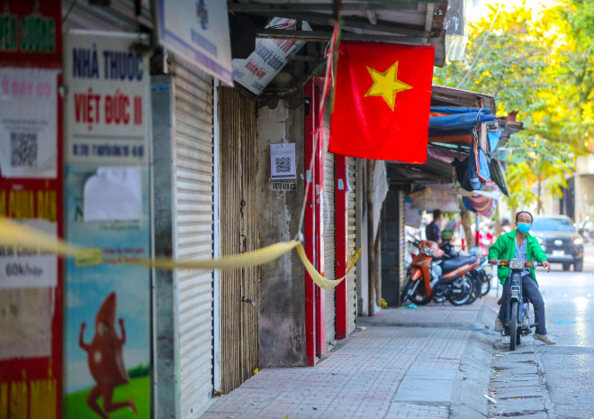 CLIP: Phong toả một cụm dân cư phường Phố Huế do liên quan đến 60 ca F0 - 7