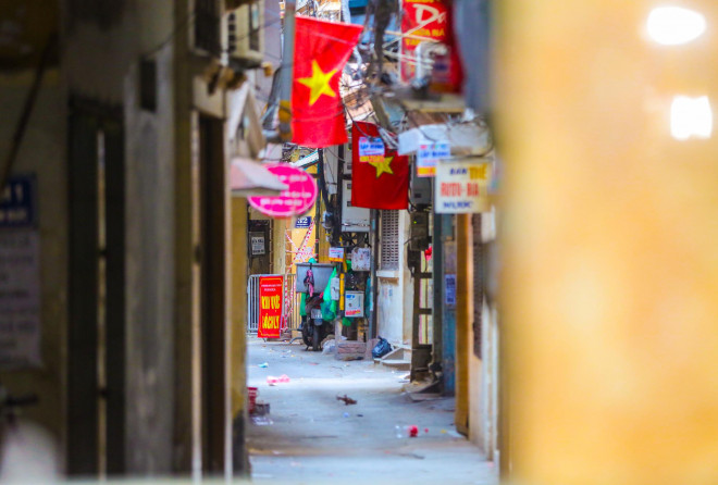 CLIP: Phong toả một cụm dân cư phường Phố Huế do liên quan đến 60 ca F0 - 15