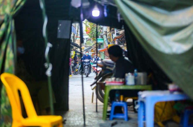 CLIP: Phong toả một cụm dân cư phường Phố Huế do liên quan đến 60 ca F0 - 14