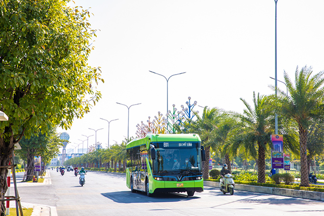 Xe buýt điện VinBus chính thức tham gia mạng lưới vận tải công cộng Hà Nội - 1