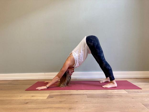 5 tư thế yoga giúp tăng cường sức khỏe trong mùa đông - 4