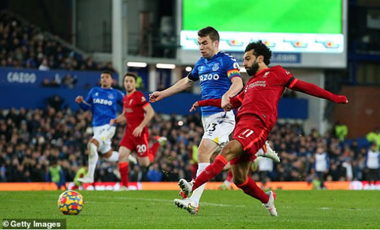 Liverpool đại thắng derby Merseyside: Salah san bằng cột mốc 13 năm của Torres - 1