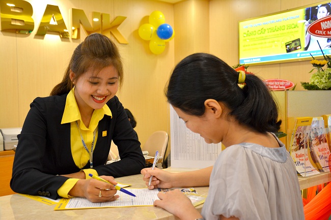 Có 100 triệu gửi tiết kiệm ngân hàng nào hưởng lãi cao nhất trong tháng cuối của năm 2021? - 2