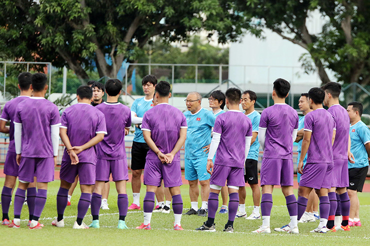 ĐT Việt Nam tổng duyệt ở Singapore, thầy Park chọn đội hình đấu Lào - 1