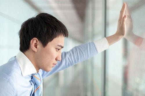 Con trai càng lớn người bố nhận ra càng không giống mình và câu trả lời bất ngờ của người vợ - 1