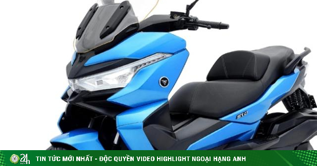 Voge sr4 max. Скутер Vogue sr4 Max. Vogue sr4 Max and BMW c400gt. Хагер для voge sr4 Max.