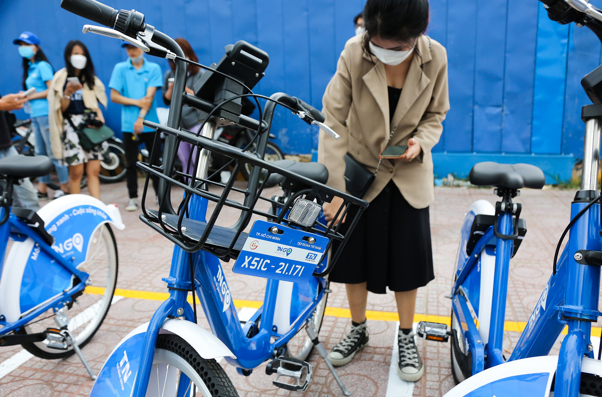 Người dân thích thú trải nghiệm xe đạp công cộng ở trung tâm Sài Gòn - 3