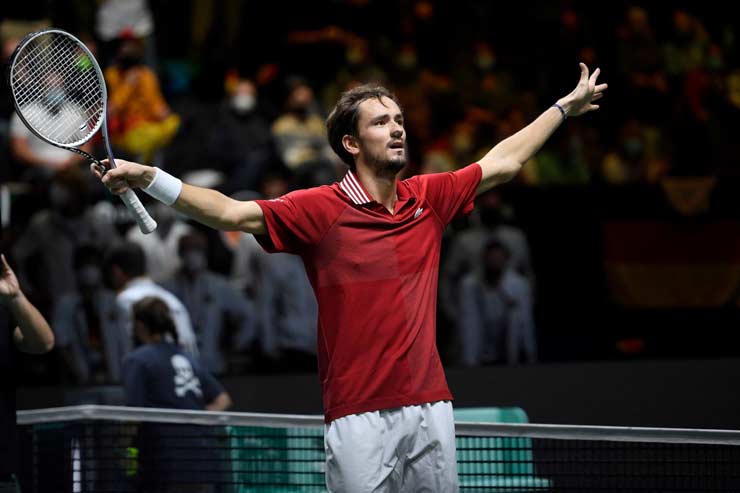 Davis Cup: Medvedev đổ máu, vẫn giúp ĐT Nga vào chung kết - 1