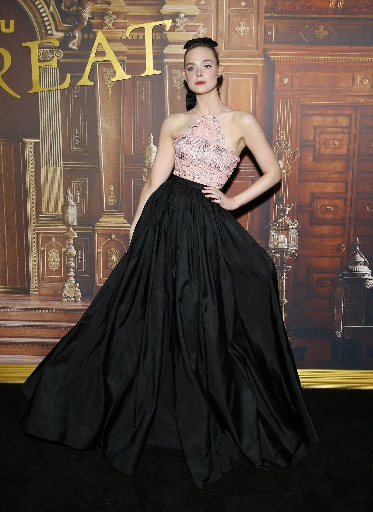 Phong cách thảm đỏ đầy tính cổ tích và táo bạo của Elle Fanning - 6