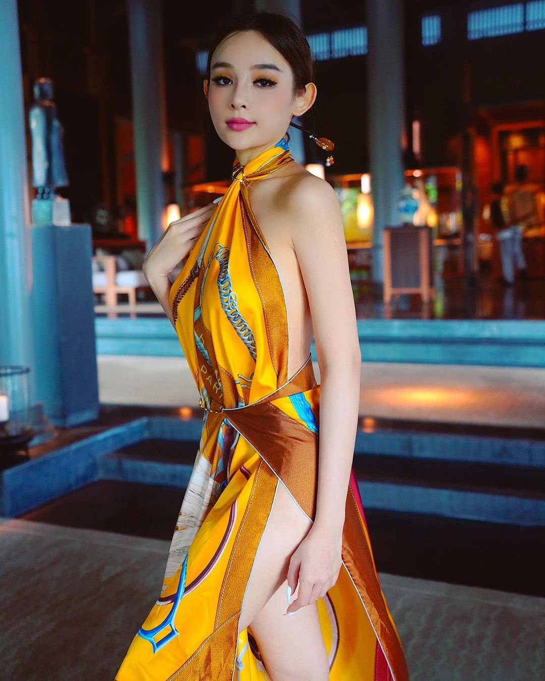  “Hot girl ở lâu đài 80 tỷ giữa Sài thành” dùng nơ thay nội y khoe body đẹp mướt mắt